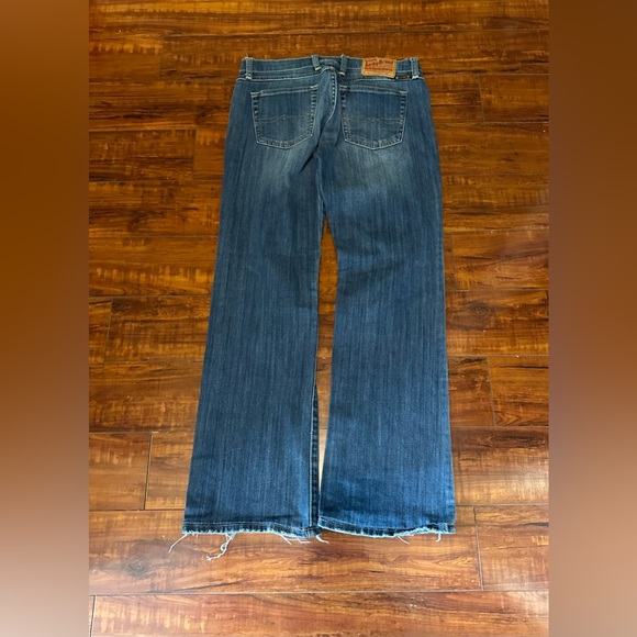 Lucky Brand ladies wide leg jeans are a size 4/27. - Picture 9 of 10